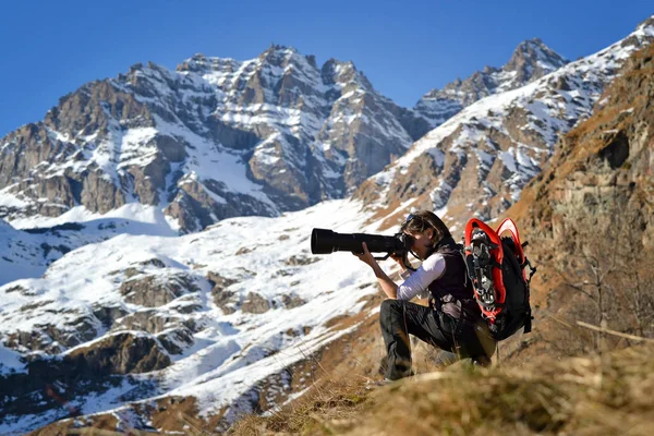 Nature photographer at work — Stock Photo, Image