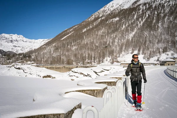 Winter Landscape Mountaineer Tracks Dam Italian Alps Gran Paradiso National — Stock Photo, Image