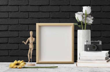 çiçek ve kitaplar kamera ile boş fotoğraf çerçevesi 