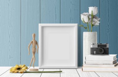 çiçek ve kitaplar kamera ile boş fotoğraf çerçevesi 