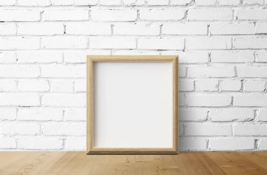 tuğla duvar arka plan üzerinde boş ahşap fotoğraf çerçevesi  