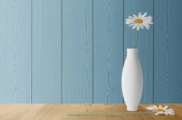 Weiße Kamillenblüte Keramikvase Auf Holztisch — Stockfoto