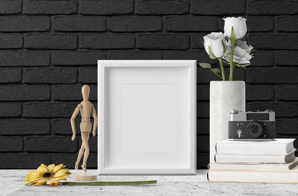 çiçek ve kitaplar kamera ile boş fotoğraf çerçevesi 