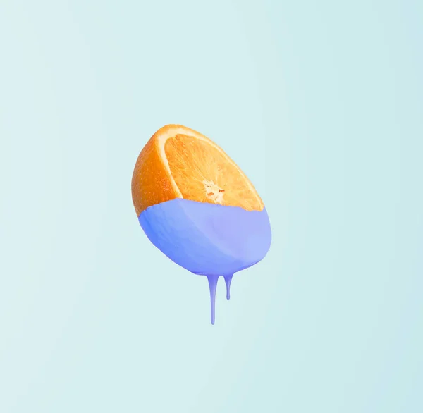 Moitié Peint Orange Sur Fond Menthe Concept Décoration Fruitière — Photo