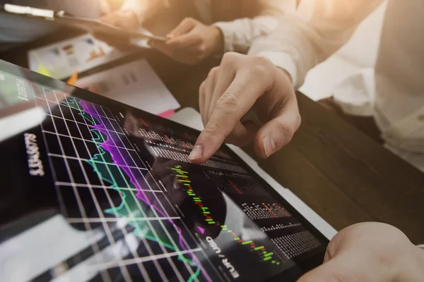 Man Hand Showing Graphs Tablet — Stock Photo, Image