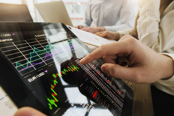 Man Hand Showing Graphs Tablet — Stock Photo, Image