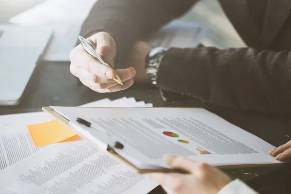 Close Man Holding Pen Showing Woman Business Diagram — Stock Photo, Image