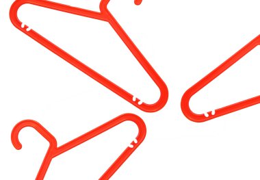 kırmızı plastik elbise askısı