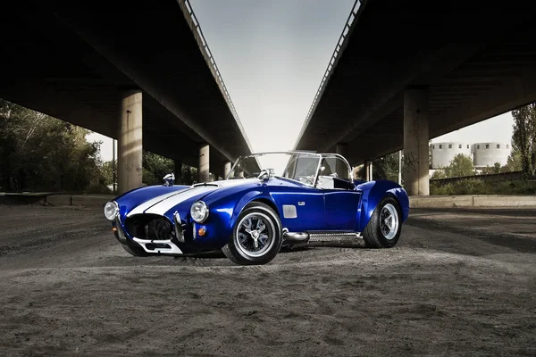 Photoshot Amerikanoldschool Roadster Det Stads Landskap — Stockfoto