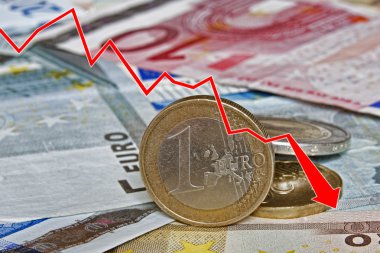 Euro kağıt para ve para düşüş gösteren grafik