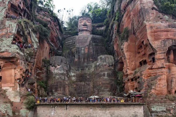 Buddha gigante di Leshan nella provincia del Sichuan in Cina — Foto Stock