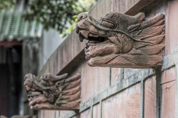 Dragones que decoran el Templo Qingyang en Chengdu, China — Foto de Stock