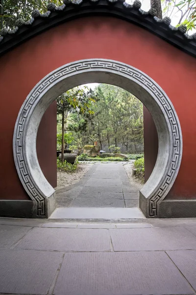 Passage way inside the Wuhoe Shrine in Chengdu, China — Stock Photo, Image