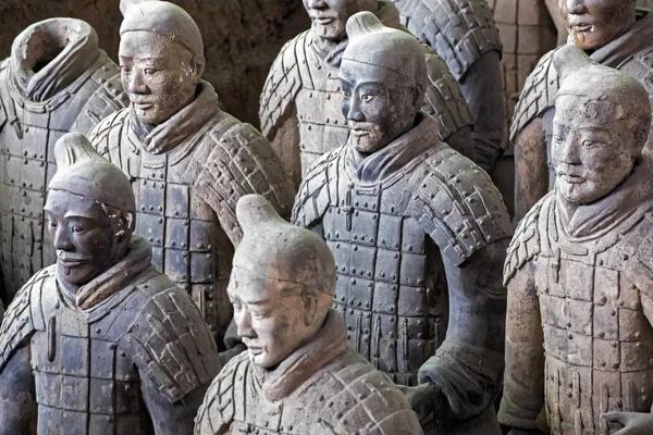 Всемирно известная Терракотовая армия расположена в китайском городе Сиань — стоковое фото