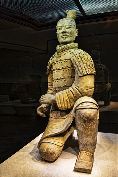 Diz çökmüş Archer pit 2'de, Terracotta Army Xian Çin ortaya çıkarıldı — Stok fotoğraf