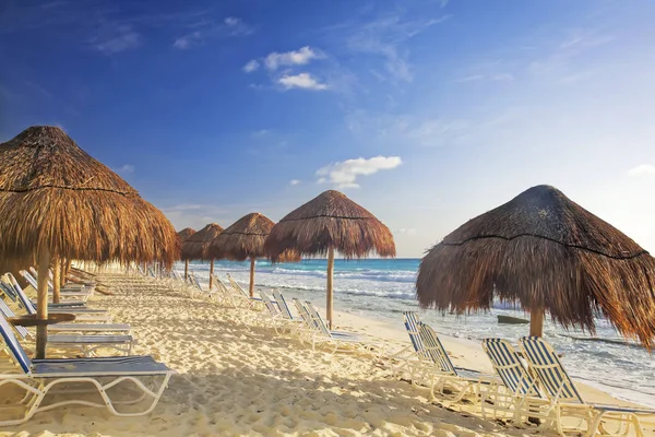 Aguas turquesas y playas de arena blanca de Cancún México —  Fotos de Stock