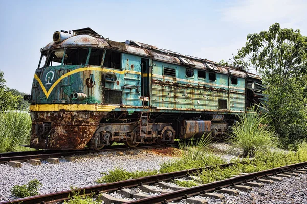 Abandoned locomotive at railway station in Guilin, Guangxi Provi — Stock Photo, Image