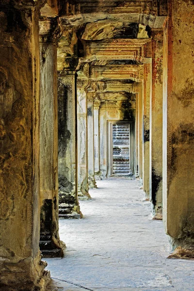 The ancient ruins of Angkor Wat in Cambodia — Stock Photo, Image