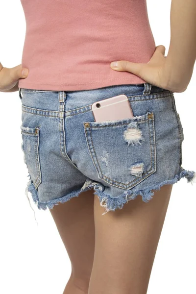 Beyaz izole onun arka cebinde cep telefonu ile seksi kadın 