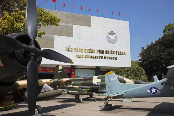 Museo de restos de guerra en la ciudad de Ho Chi Minh en Vietnam — Foto de Stock