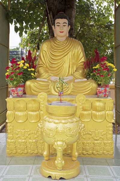 Buddhastaty på Vinh Trang Temple i Myto-staden, Vietnam — Stockfoto