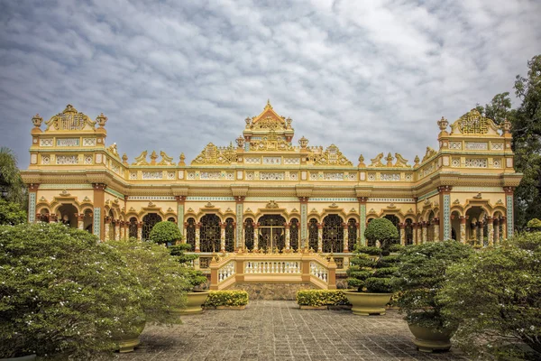 Buddhista templom a Vinh Trang templom Mytho-város, Vietnam — Stock Fotó