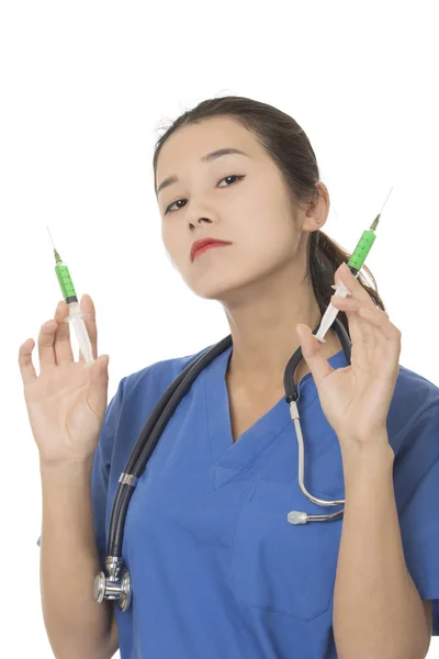 Злой азиатский врач или медсестра изолированы на белом фоне — стоковое фото
