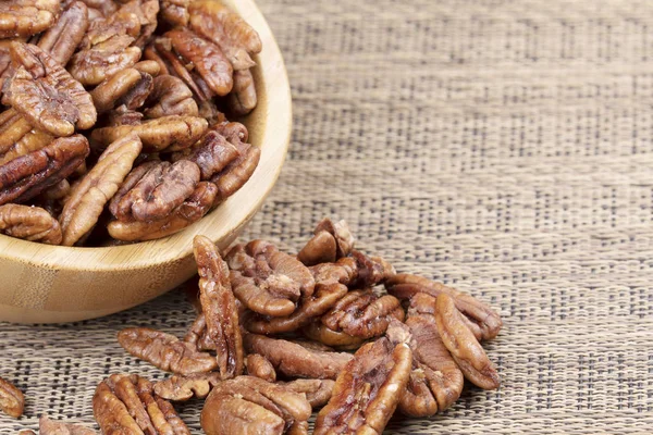 Close-up van heerlijke pecannoten, de perfecte snack food — Stockfoto