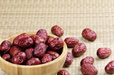 Lezzetli kurutulmuş hurmalar, mükemmel sağlıklı atıştırmalıklar yapıyorlar.