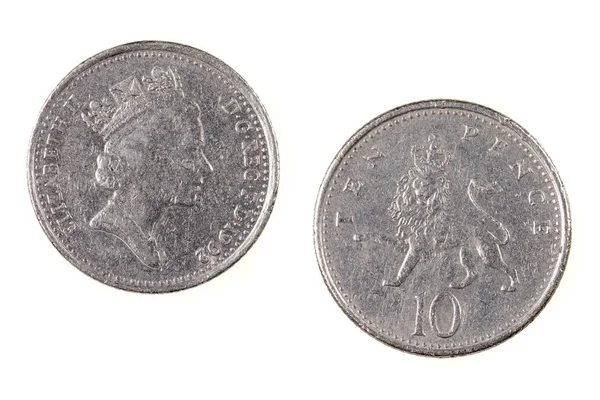 Britânico 10 Pence Coins isolado em um fundo branco — Fotografia de Stock