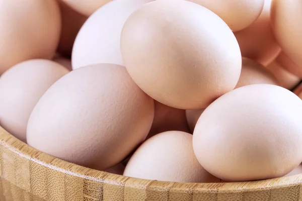 Tło hodowli świeżych brązowych jaj — Zdjęcie stockowe