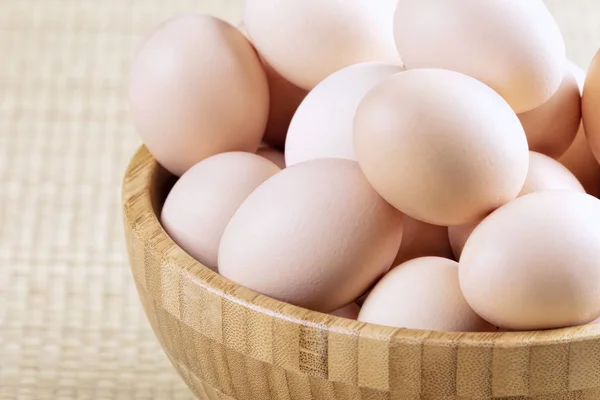 Tło hodowli świeżych brązowych jaj — Zdjęcie stockowe