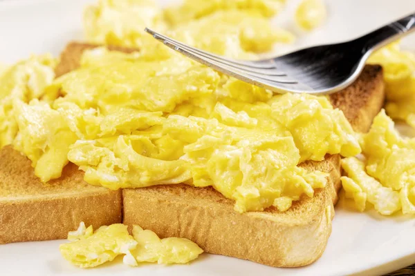 Delicioso Café Manhã Ovos Mexidos Torradas Com Espaço Cópia — Fotografia de Stock