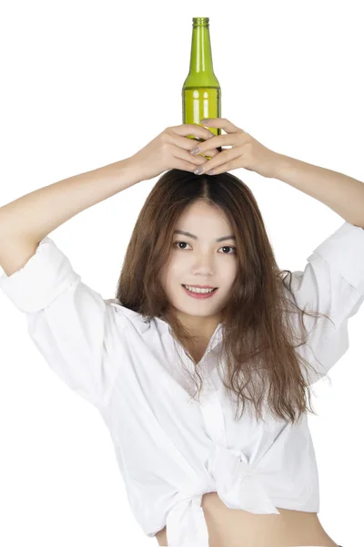 Beaufiful Chinese American Woman Holding Bottle Beer Isolated White Background — Stock Photo, Image