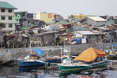 Manila, Filipinler 4 Ekim 2018 Manila nehri boyunca yoksulluk Filipinlerin başkenti