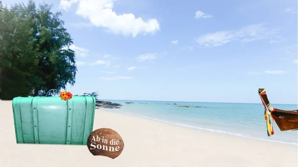 Beach Foto Med Resväska Och Semester Motiv — Stockfoto