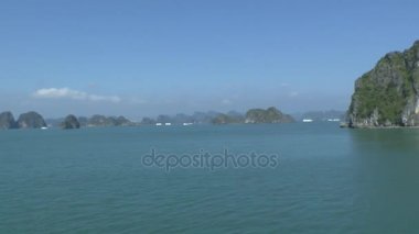 Vietnam 'da Halong Körfezi