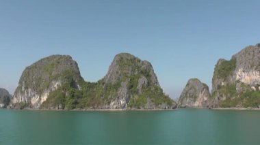 Vietnam 'da Halong Körfezi