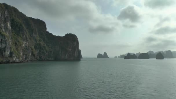 Halong Öböl Vietnámban — Stock videók