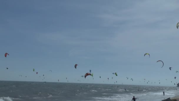 Parasailing Playa Vietnam — Vídeo de stock