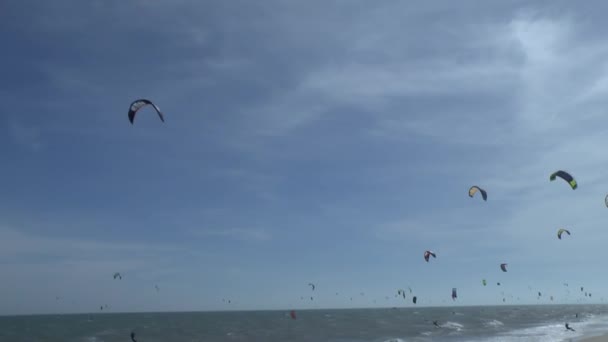伞在越南海滩 — 图库视频影像