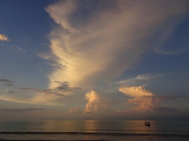 Khao Lak Tayland at güzel kumlu plaj