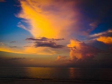 Khao Lak Tayland at güzel kumlu plaj