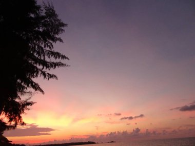 Sunset beach Khao Lak Tayland at