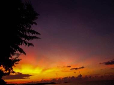 Sunset beach Khao Lak Tayland at