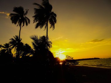 Sunset beach Khao Lak Tayland at
