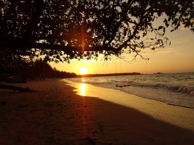 Sunset beach Khao Lak Tayland at