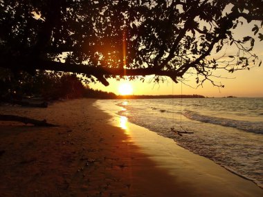 Sunset beach Khao Lak Tayland at