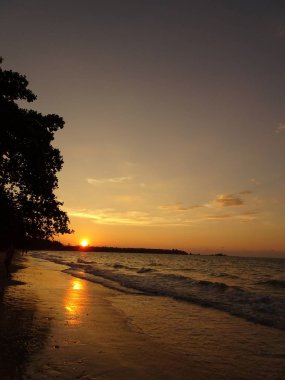 Sunset beach Khao Lak Tayland at