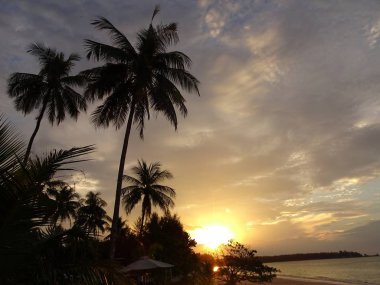 Sunset beach Khao Lak Tayland at